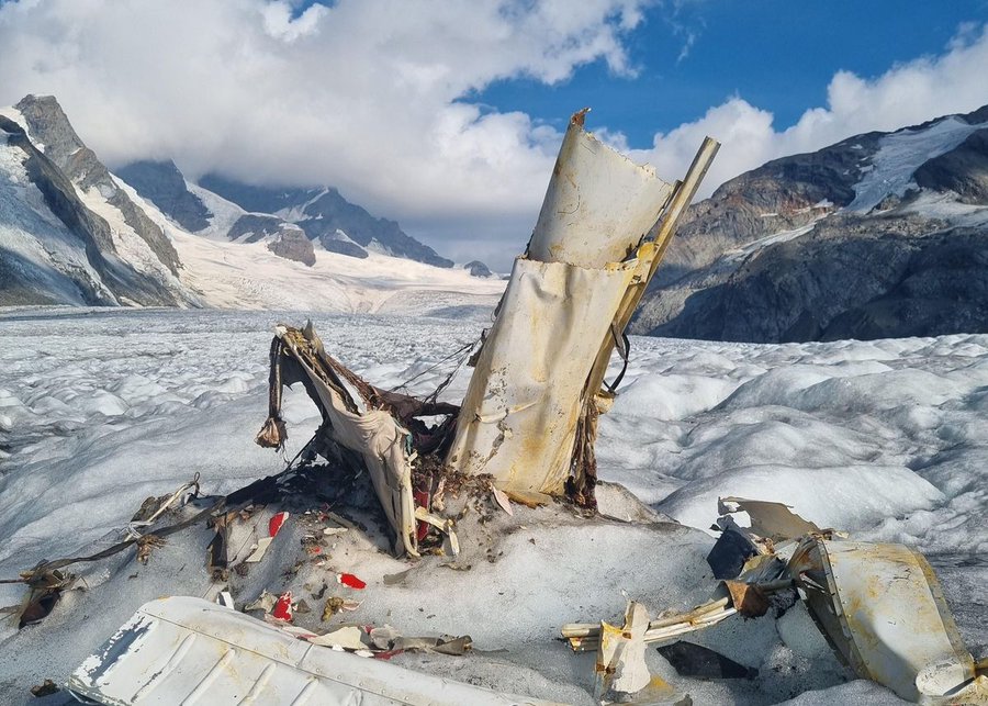 ذوبان نهر جليدي يكشف طائرة تحطمت قبل نصف قرن