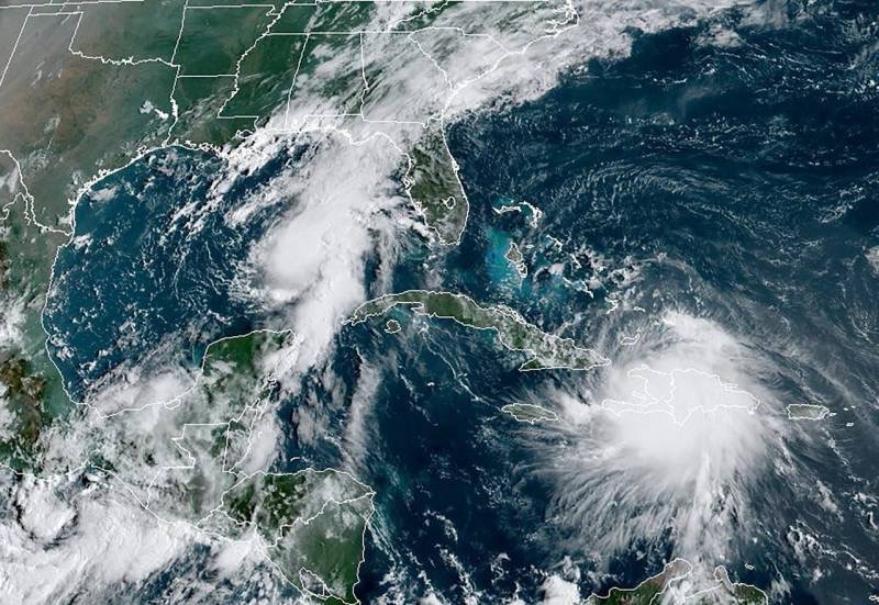 لويزيانا تأمر بإجلاء السكان مع استهداف إعصارين للساحل الأمريكي