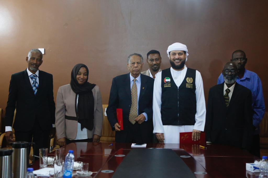 ‫المدير التنفيذي لهيئة الأعمال الخيرية يبرم إتفاقية لمكافحة المخدرات مع رئيس مجلس الوزراء السوداني الأسبق‬