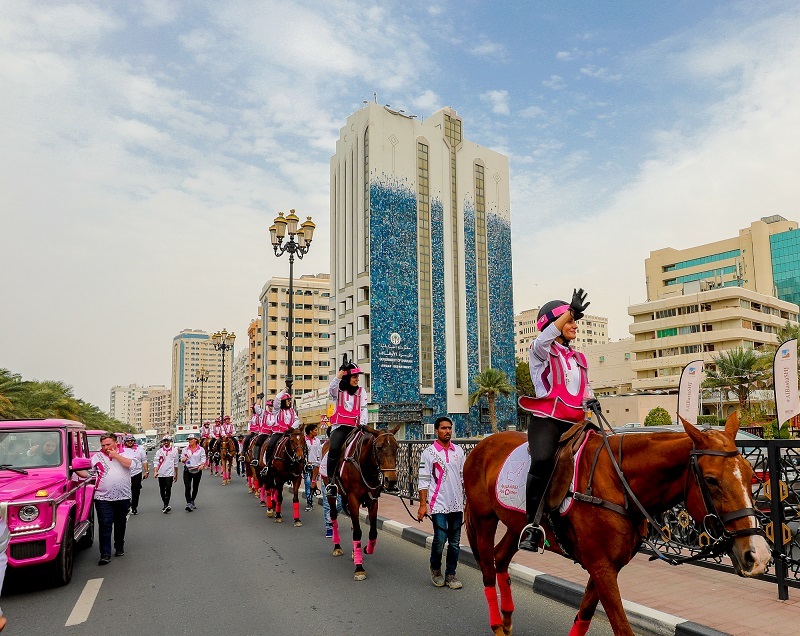 "القافلة الوردية" تكشف مسارات الفرسان في الإمارات السبع