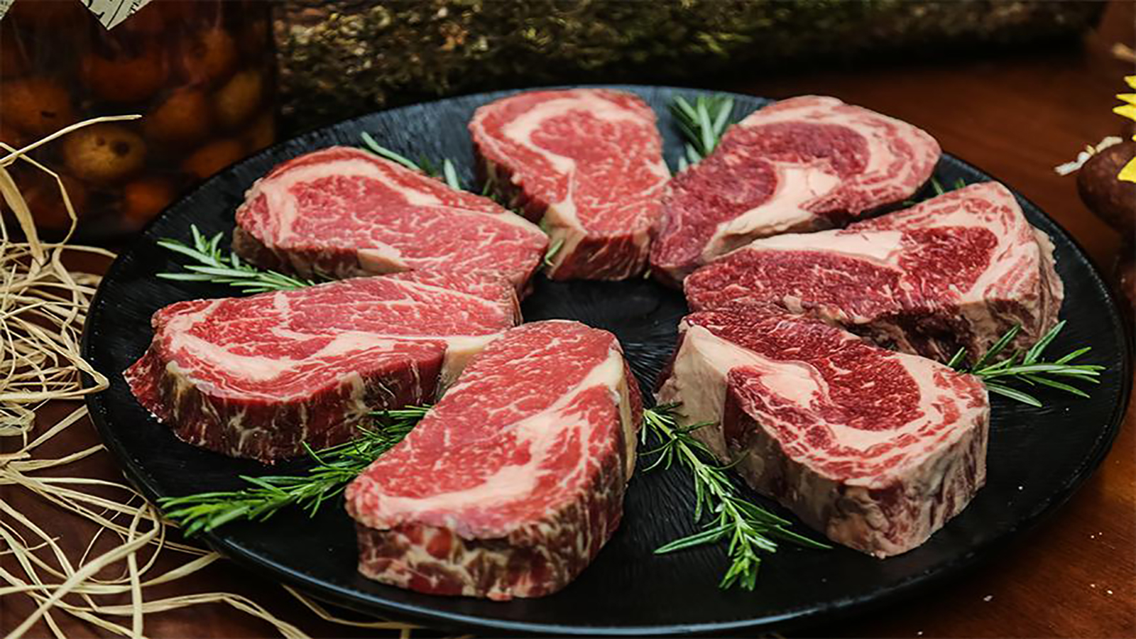 اليابان تصنع أول شريحة لحم بقر 