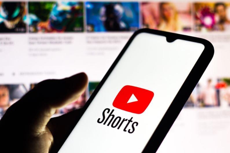 لمنافسة "تيك توك".. "يوتيوب" يختبر ميزة التسوق عبر الفيديوهات القصيرة