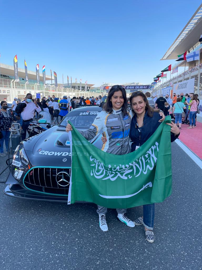 السائقة السعودية ريما الجفالي تسعى لمواصلة المشاركة في سباقات GT3 بعد صعود منصة التتويج في سباق دبي 24 ساعة