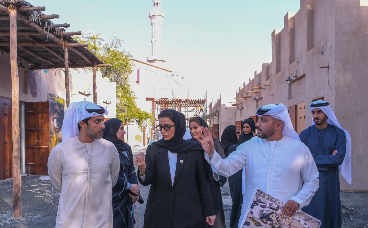 عبدالعزيز النعيمي ونورة الكعبي يتفقدان مشروع تطوير الحي التراثي في عجمان