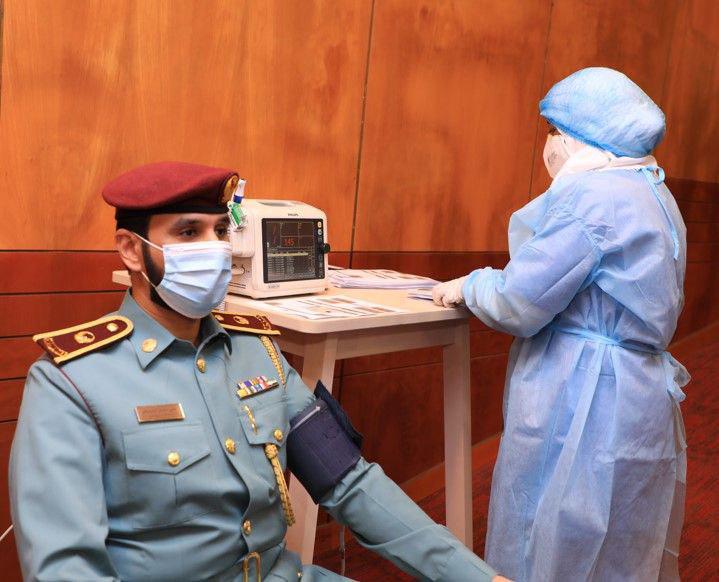 الدفاع المدني بعجمان يواصل مبادرة تطعيم لقاح كوفيد 19