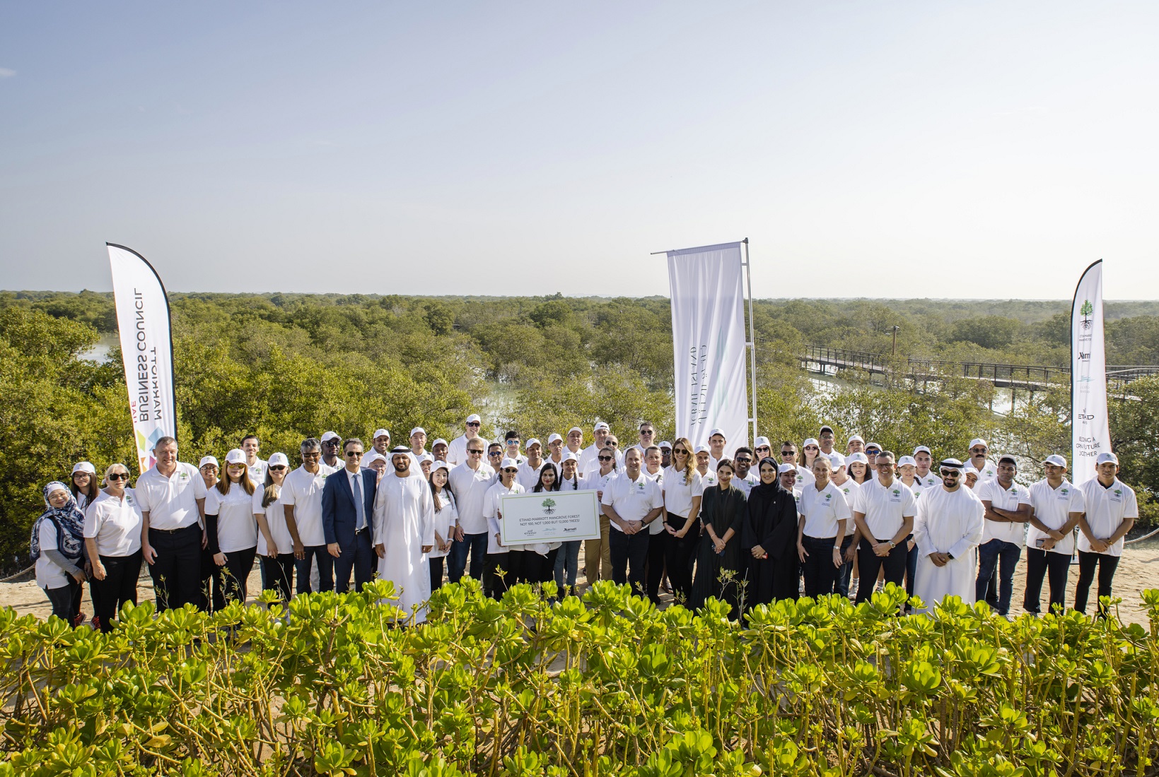 الاتحاد للطيران وماريوت الدولية يحتفلان باستكمال مبادرة زراعة أشجار القرم في جزيرة الجبيل