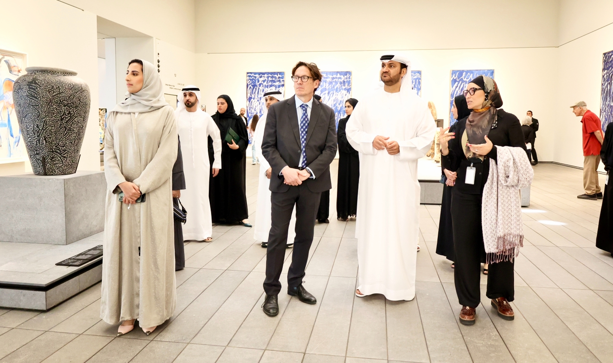 محمود الهاشمي يزور متحف اللوفر في أبوظبي