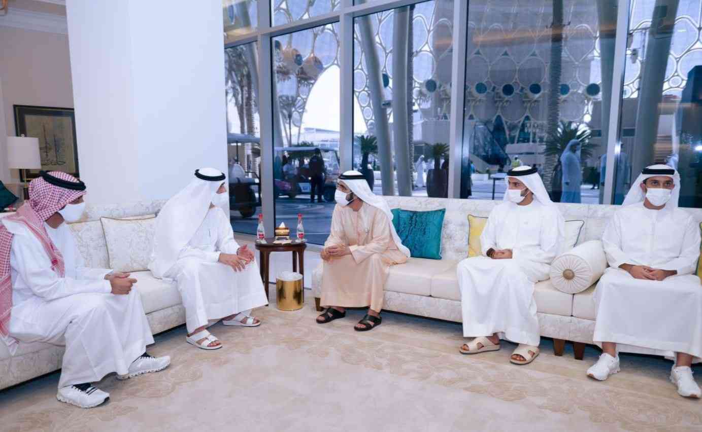 محمد بن راشد يلتقي حاكم أم القيوين وولي عهد عجمان في إكسبو 2020 دبي