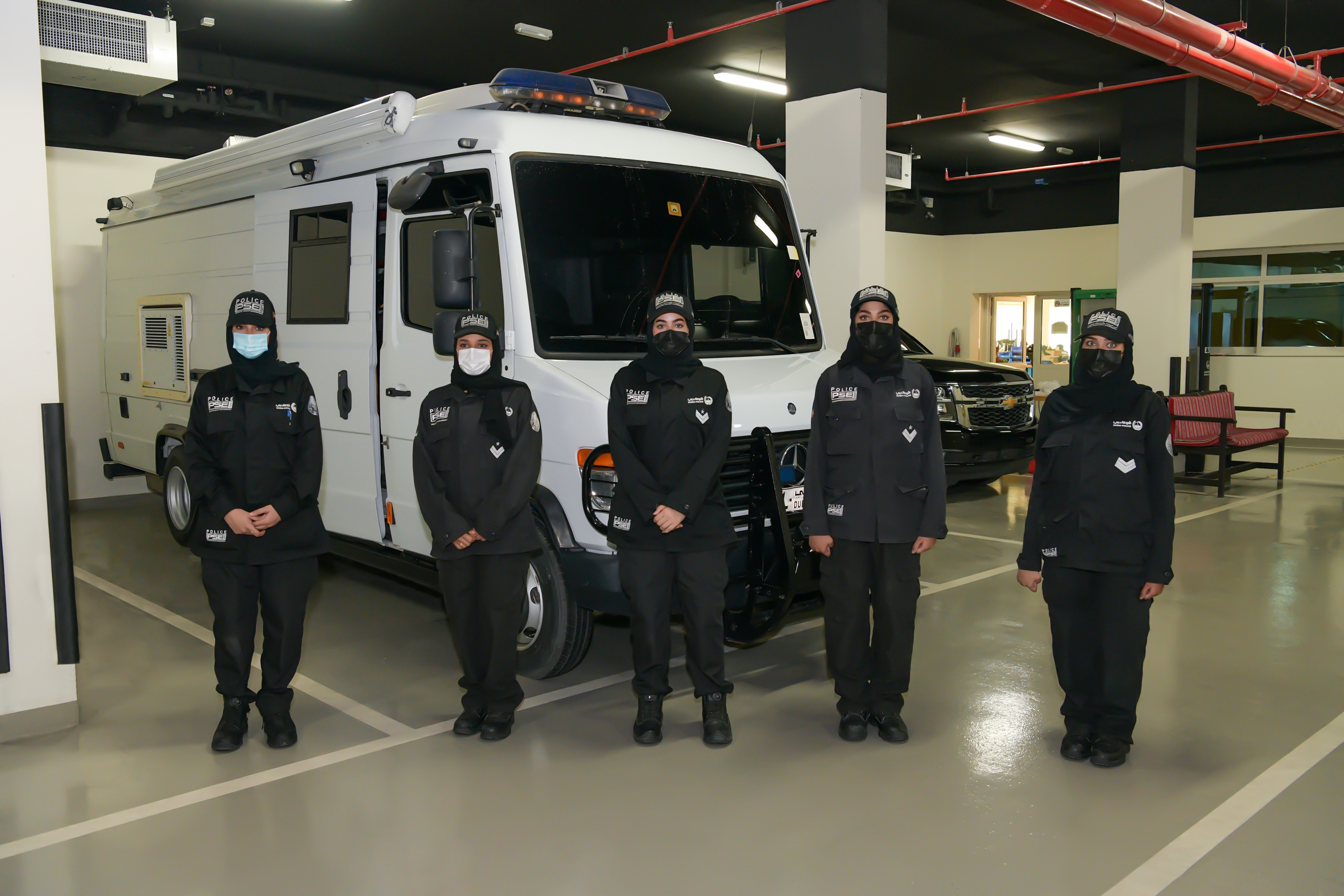 شرطة دبي تؤسس أول فريق نسائي متخصص في التفتيشات الأمنية وإبطال المتفجرات