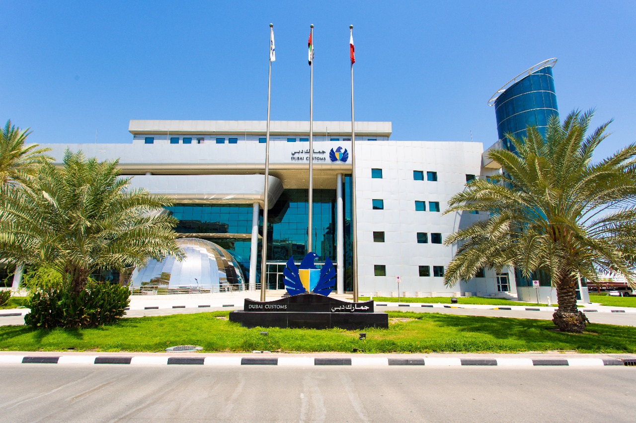 القنوات البديلة والتكنولوجيا الرقمية تسهم في تخفيض مراكز خدمة المتعاملين في جمارك دبي