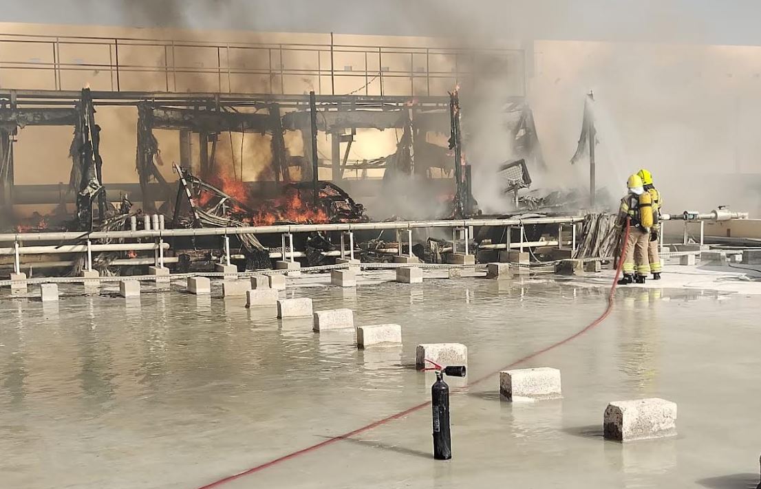 إخلاء 550 موظف ومتسوق من "راك مول" إثر اندلاع حريق في التكييف المركزي أمس
