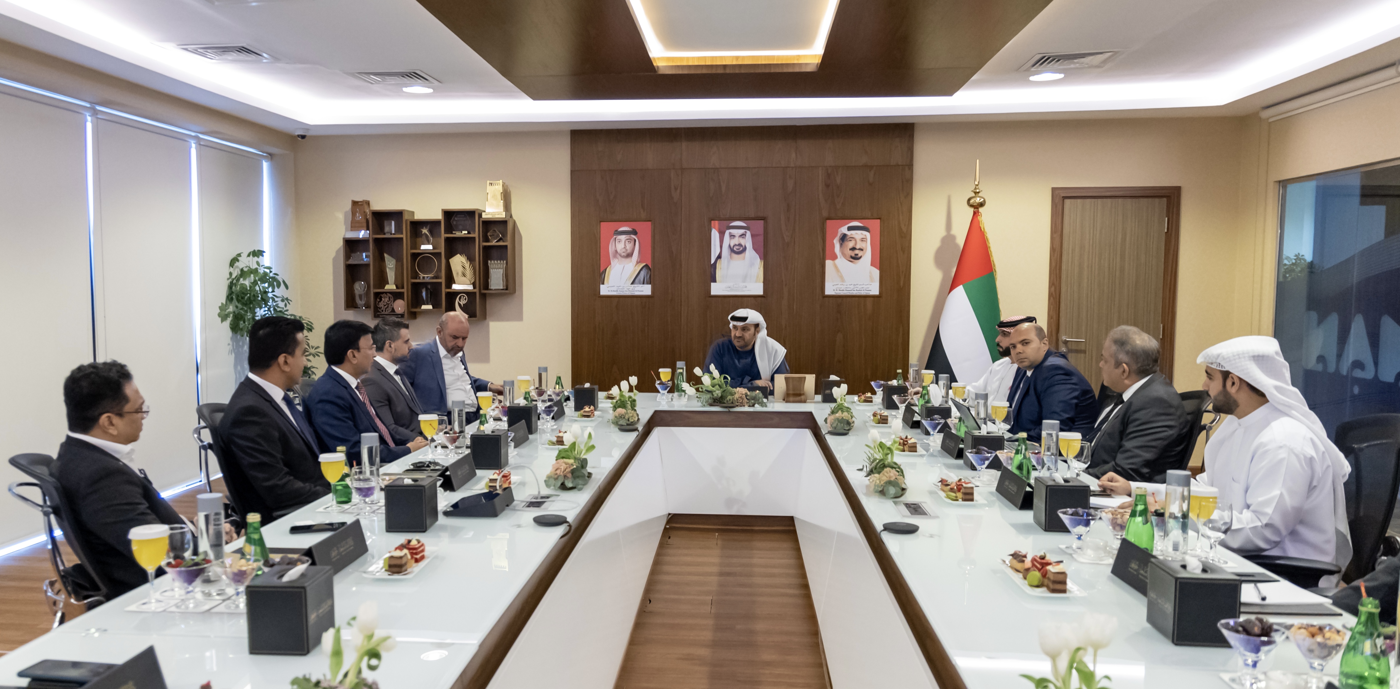 محمود الهاشمي يترأس الاجتماع الدوري مع مدراء المنشآت الفندقية العاملة في عجمان