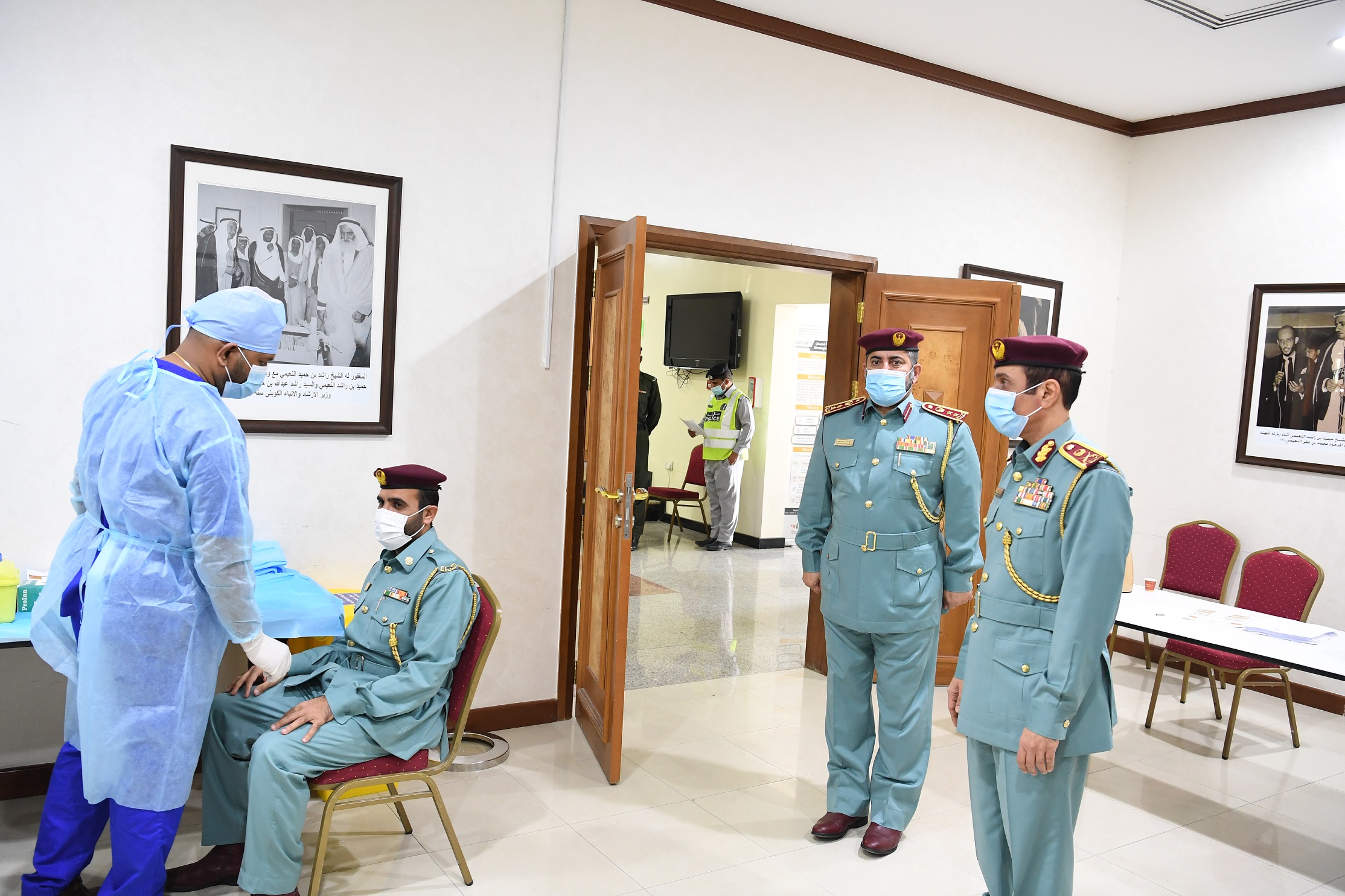 اللواء الشيخ سلطان النعيمي يدعوا ويحفز الموظفين لتلقي تطعيم لقاح كوفيد 19