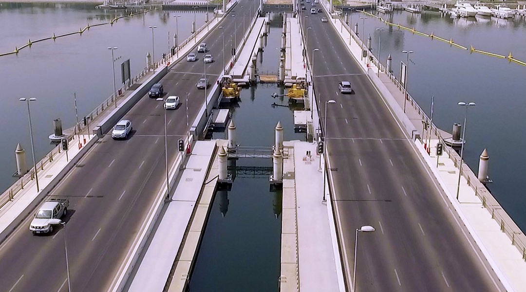 طرق دبي تعلن تمديد إغلاق الجسر العائم