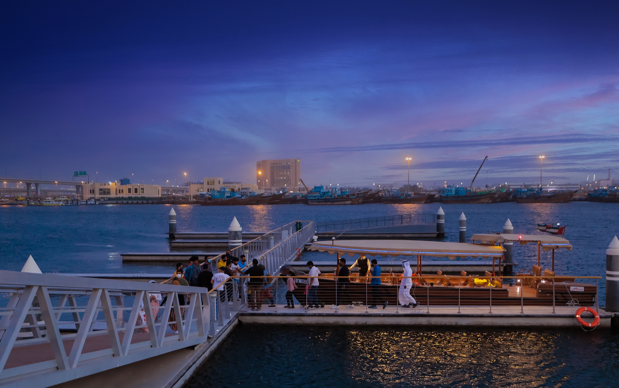 طرق دبي توفر خدمات النقل البحري في 