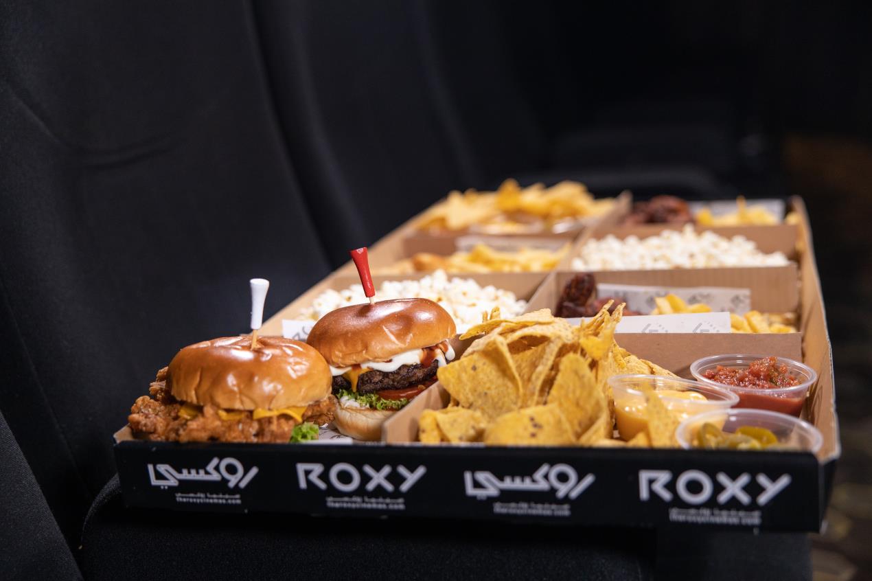 روكسي سينما تمنح ضيوفها كل ما يمكنهم تناوله من طعام أثناء مشاهدة أمتع الأفلام