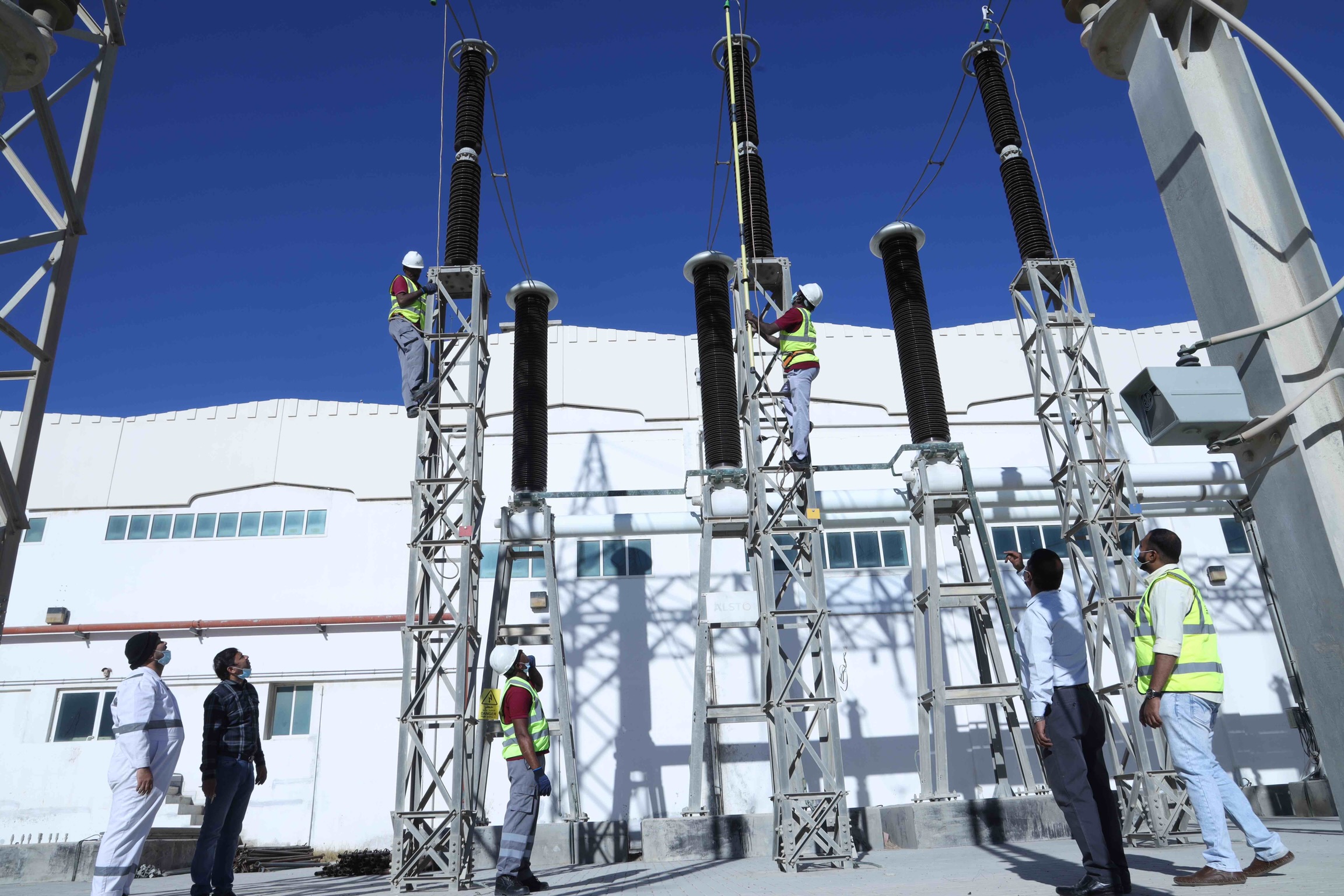 كهرباء الشارقة تنفذ برنامج للصيانة الوقائية في 227 محطة لنقل الطاقة