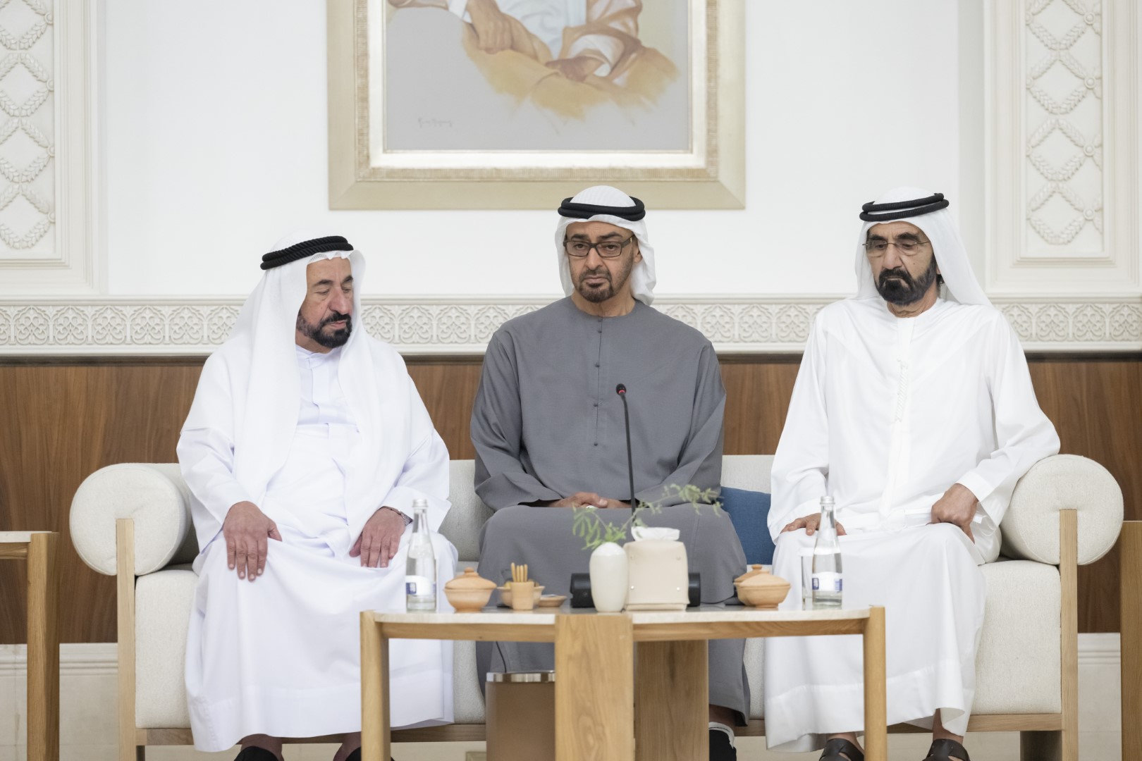 المجلس الأعلى للاتحاد ينتخب محمد بن زايد رئيساً لدولة الإمارات العربية المتحدة.