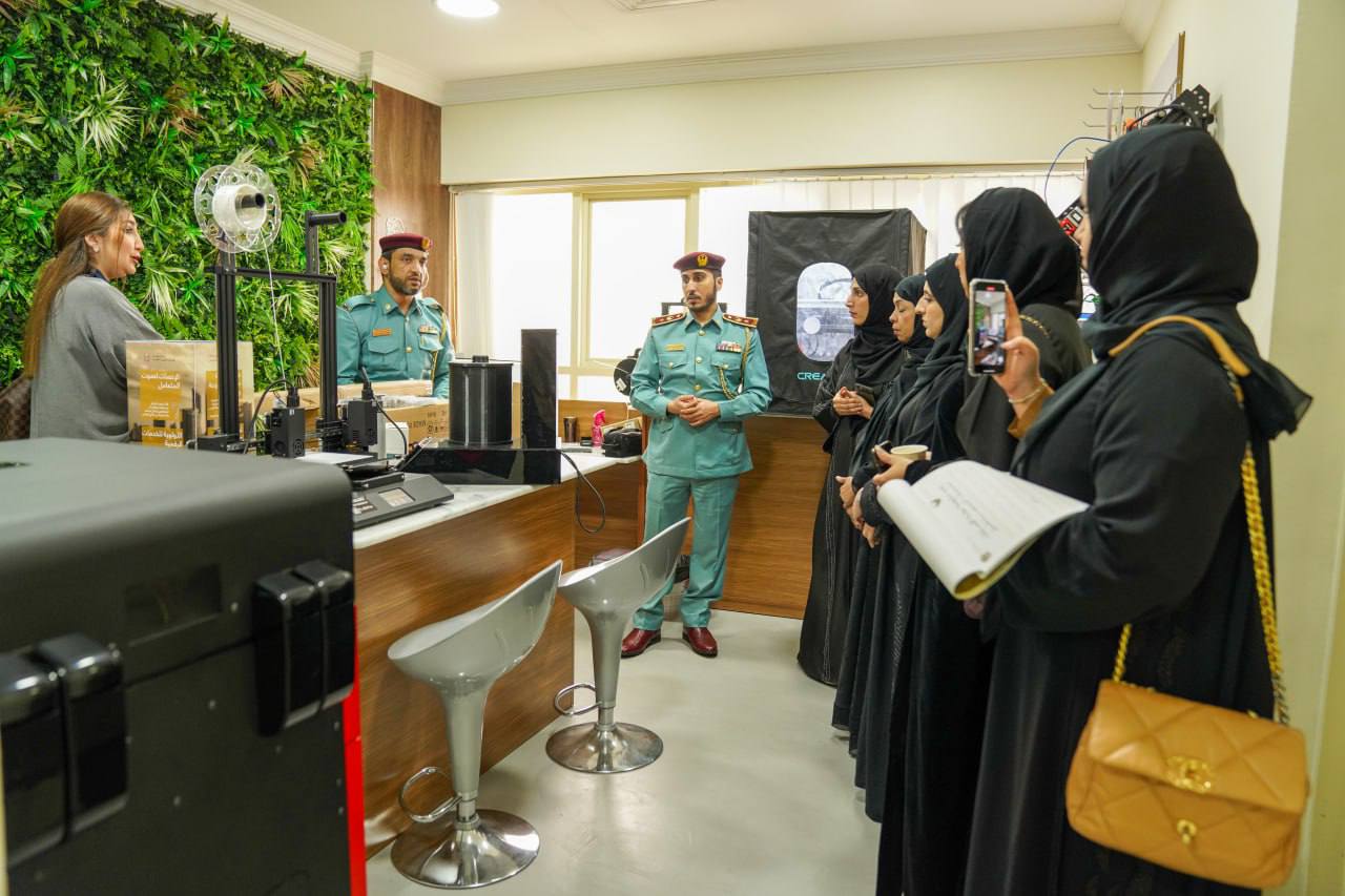 شرطة عجمان تعرض أفضل ممارساتها في مجال إسعاد المتعاملين لوفد مستشفى خورفكان