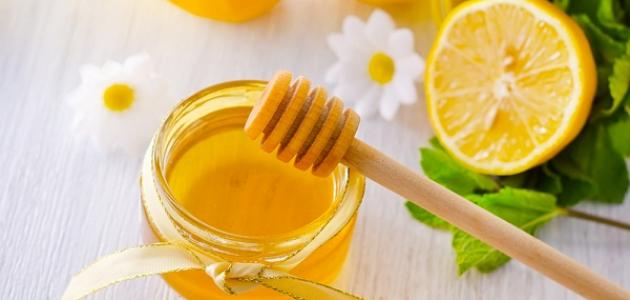 وصفة طبيعية من العسل والليمون لتفتيح اليدين خلال فترة الصيف!