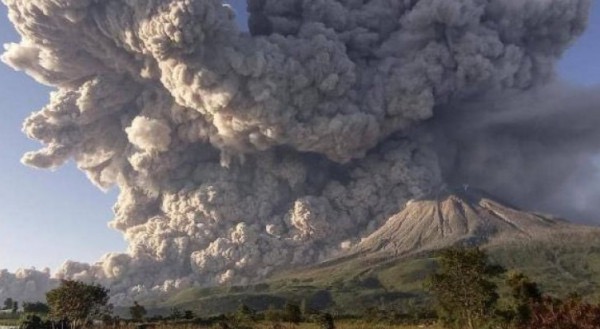 ثوران بركان جبل "سيميرو" في إندونيسيا