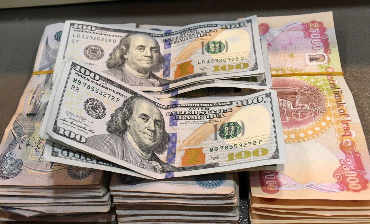العراق يعدل سعر صرف الدولار إلى 1300 دينار