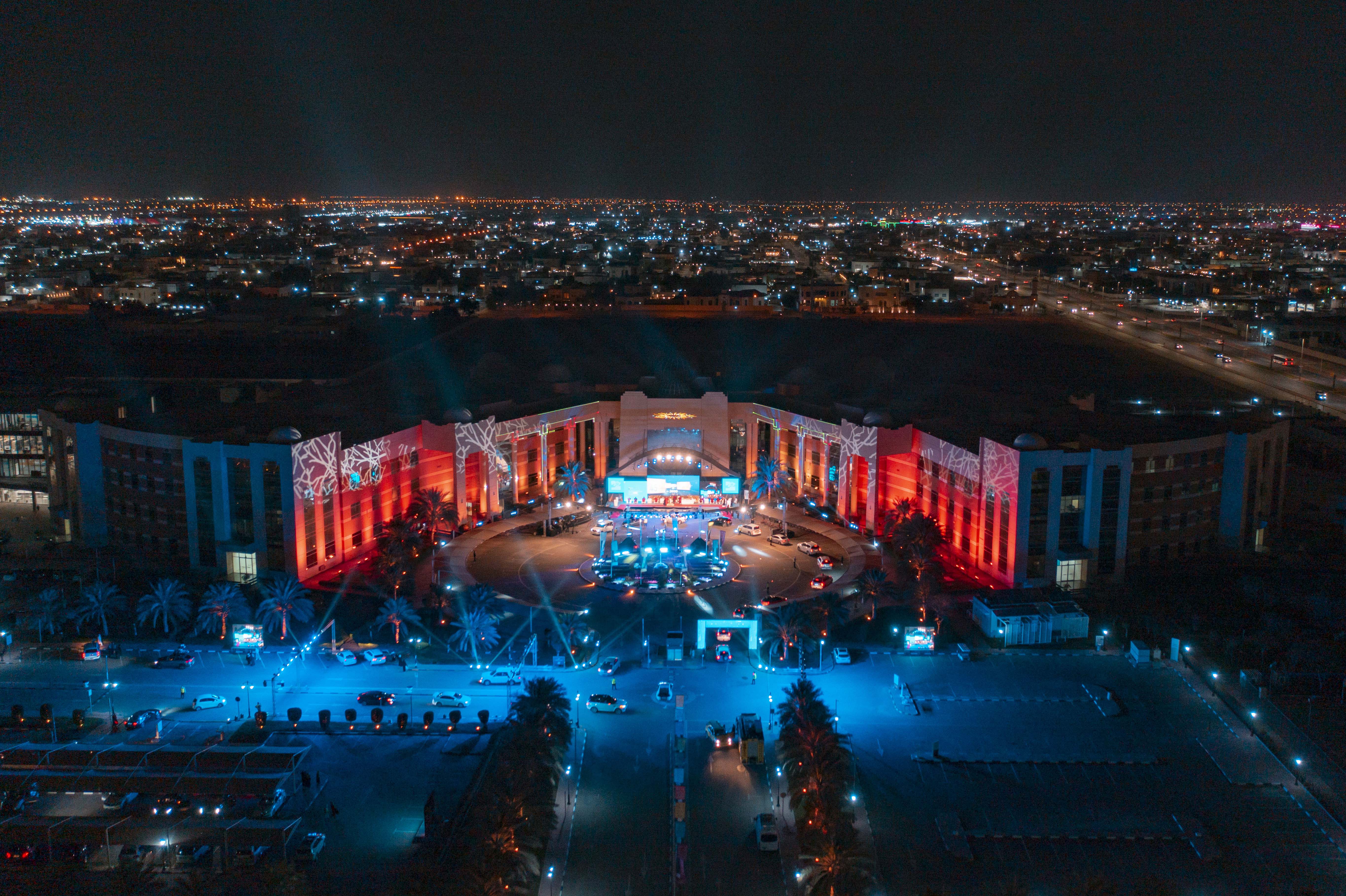 جامعة عجمان تختتم حفل تخريج دفعة "عام الخمسين"