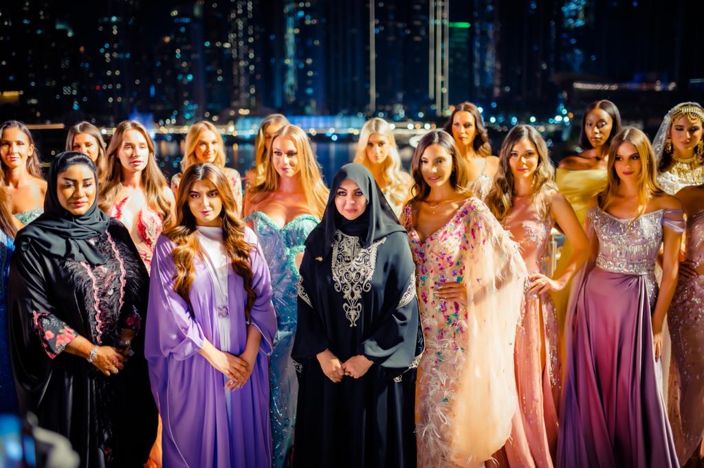  "أيقونة مهرة".. عرض أزياء خيالي لـ مني المنصوري وسط أبرز معالم دبي