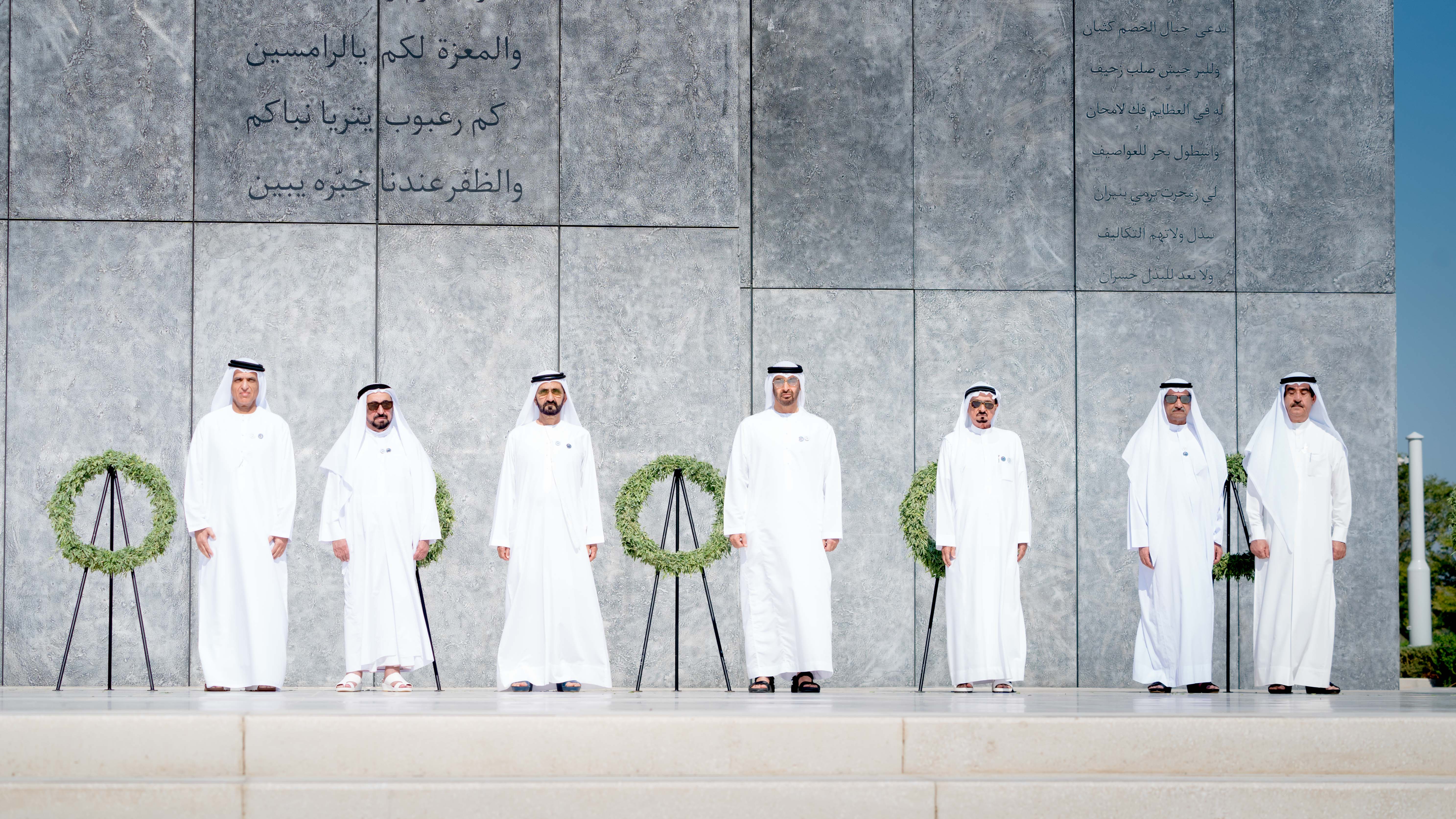 محمد بن راشد ومحمد بن زايد وحكام الإمارات وأولياء العهود يشهدون مراسم "يوم الشهيد" في واحة الكرامة