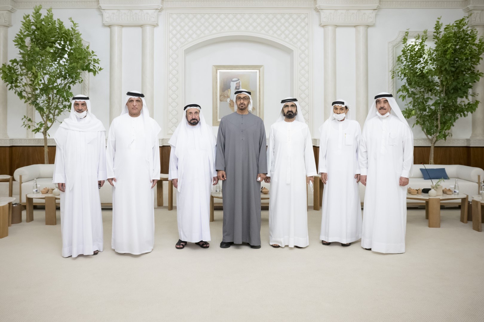 المجلس الأعلى للاتحاد ينتخب محمد بن زايد رئيساً لدولة الإمارات العربية المتحدة.