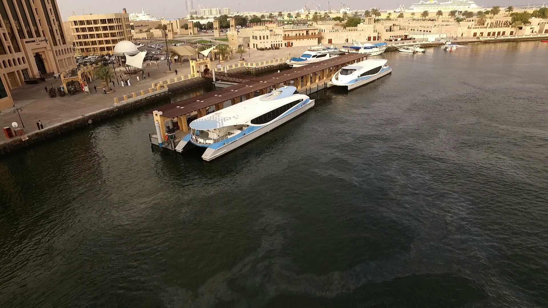 طرق دبي و الإنماء السياحي بالشارقة توقعان مذكرة للترويج للنقل البحري بين الإمارتين