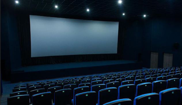 أبوظبي تعتمد فتح دور السينما بنسبة 30%