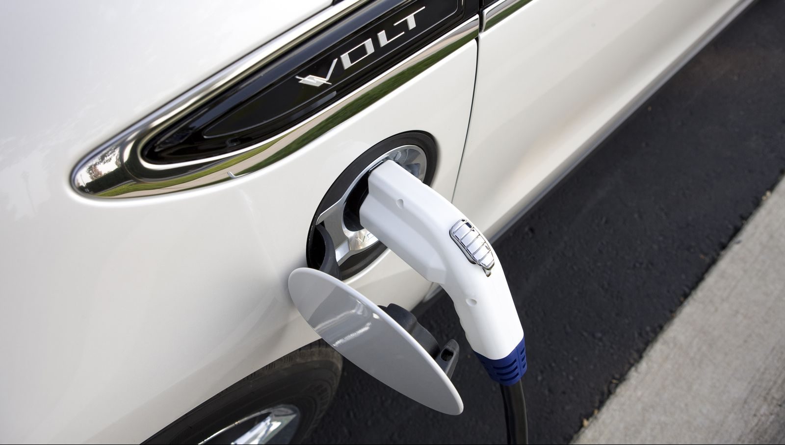 ارتفاع أسعار النفط يحفز الطلب على السيارات الكهربائية 