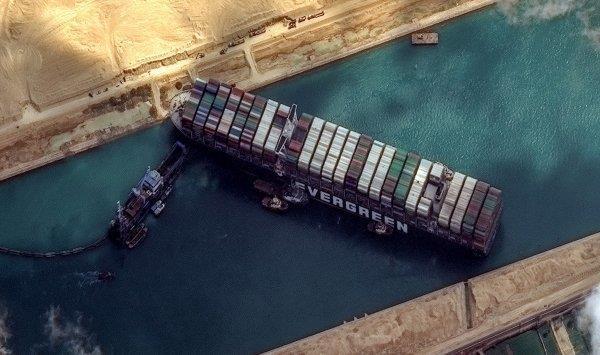 بعد تخطي الخسائر مليار دولار.. مصر تتحفظ على السفينة التي تعرضت للجنوح بقناة السويس