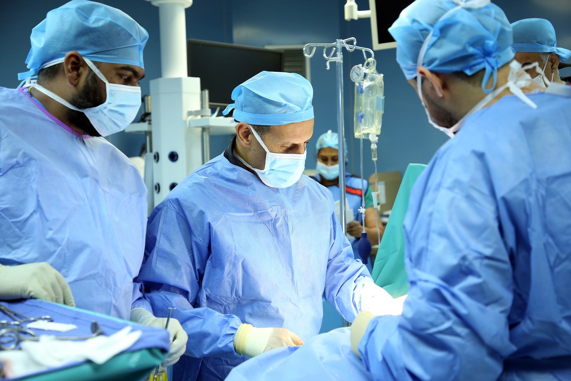 مستشفى بدبي يجري اول جراحة بالشرق الأوسط لربط العمود الفقري