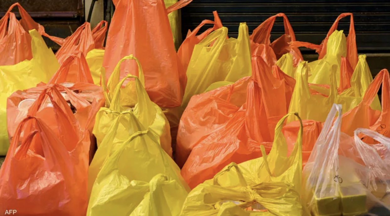 سلطنة عُمان تحظر استيراد الأكياس البلاستيكية بداية من يناير 2023