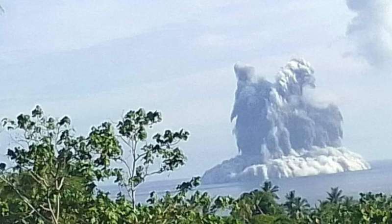ثوران بركان تحت الماء في فانواتو يثير الذعر في الأرخبيل