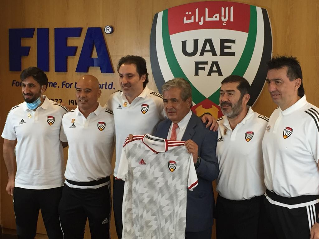 الكشف عن مدة عقد مدرب منتخب الإمارات الكولومبي بينتو