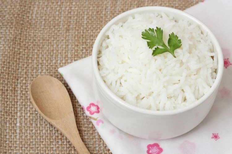 علماء: تناول الأرز الأبيض يرفع من مستوى السكر في الدم 
