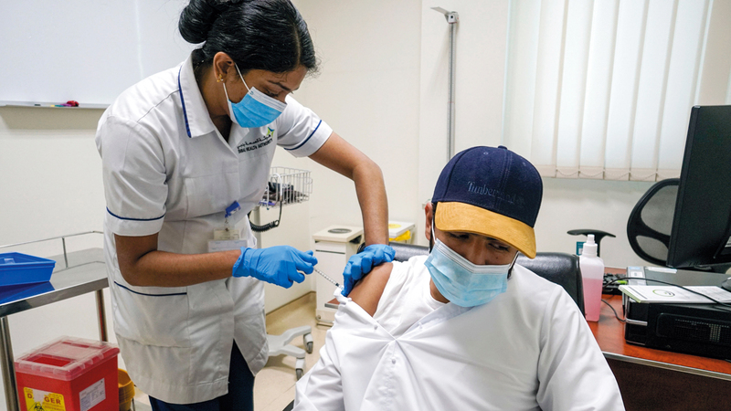 مراكز «صحة دبي» تشهد إقبالاً متزايداً للحصول على «فايزر»