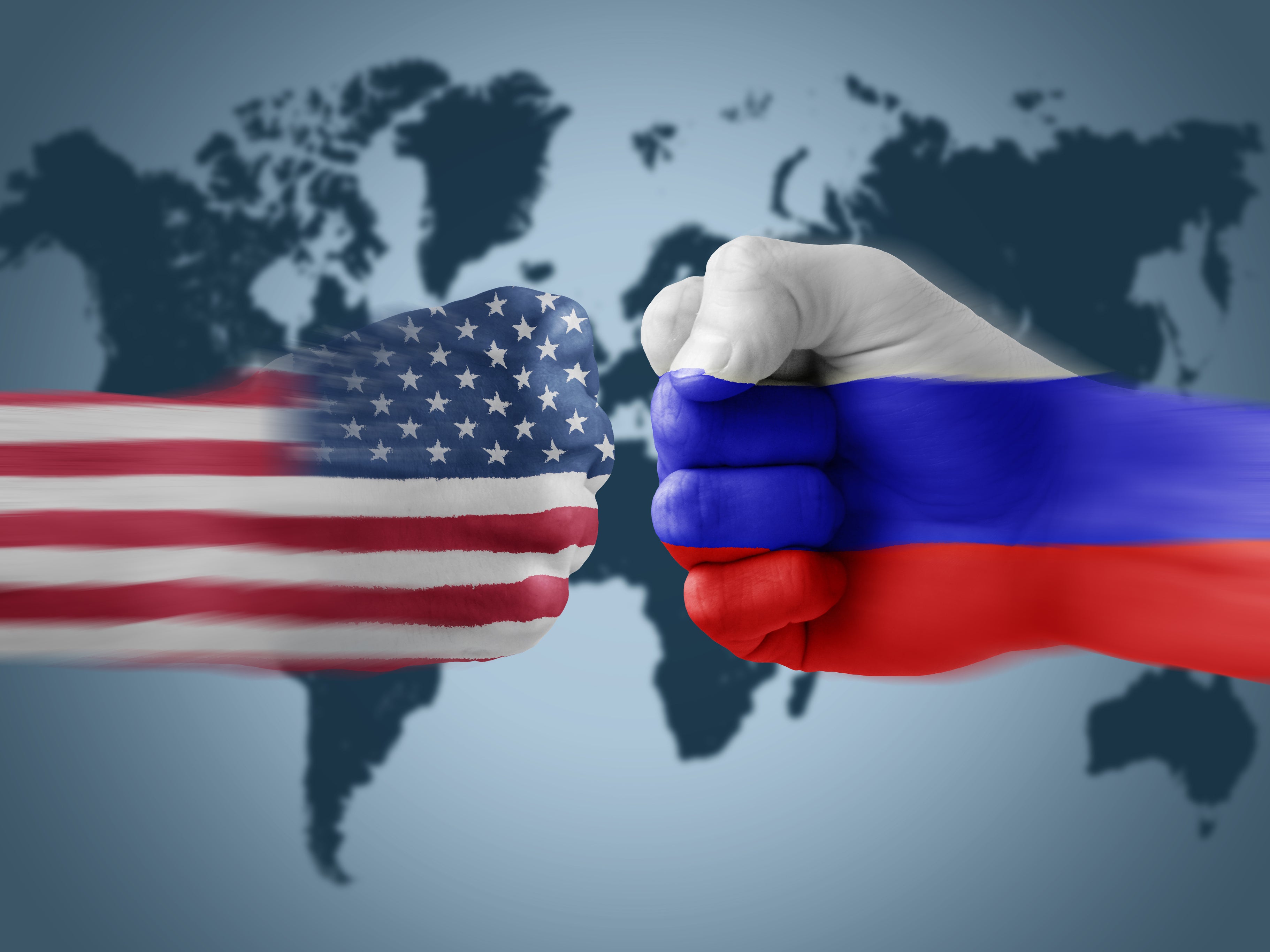 أمريكا تطرد 24 دبلوماسياً روسيا من أراضيها