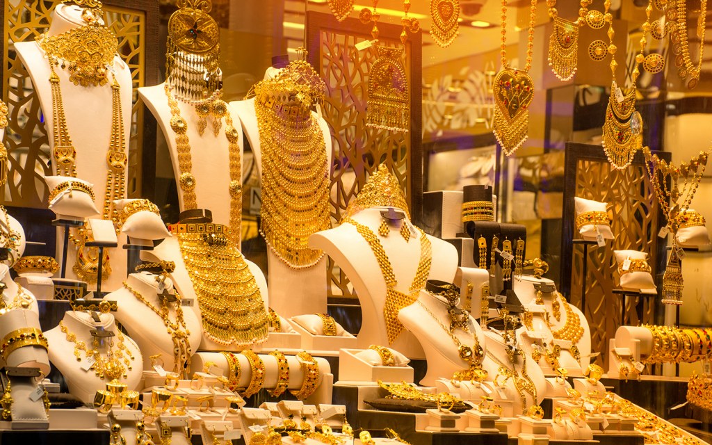 انتعاش سوق الذهب في الإمارات مع هدايا "رأس السنة" وانخفاض الأسعار