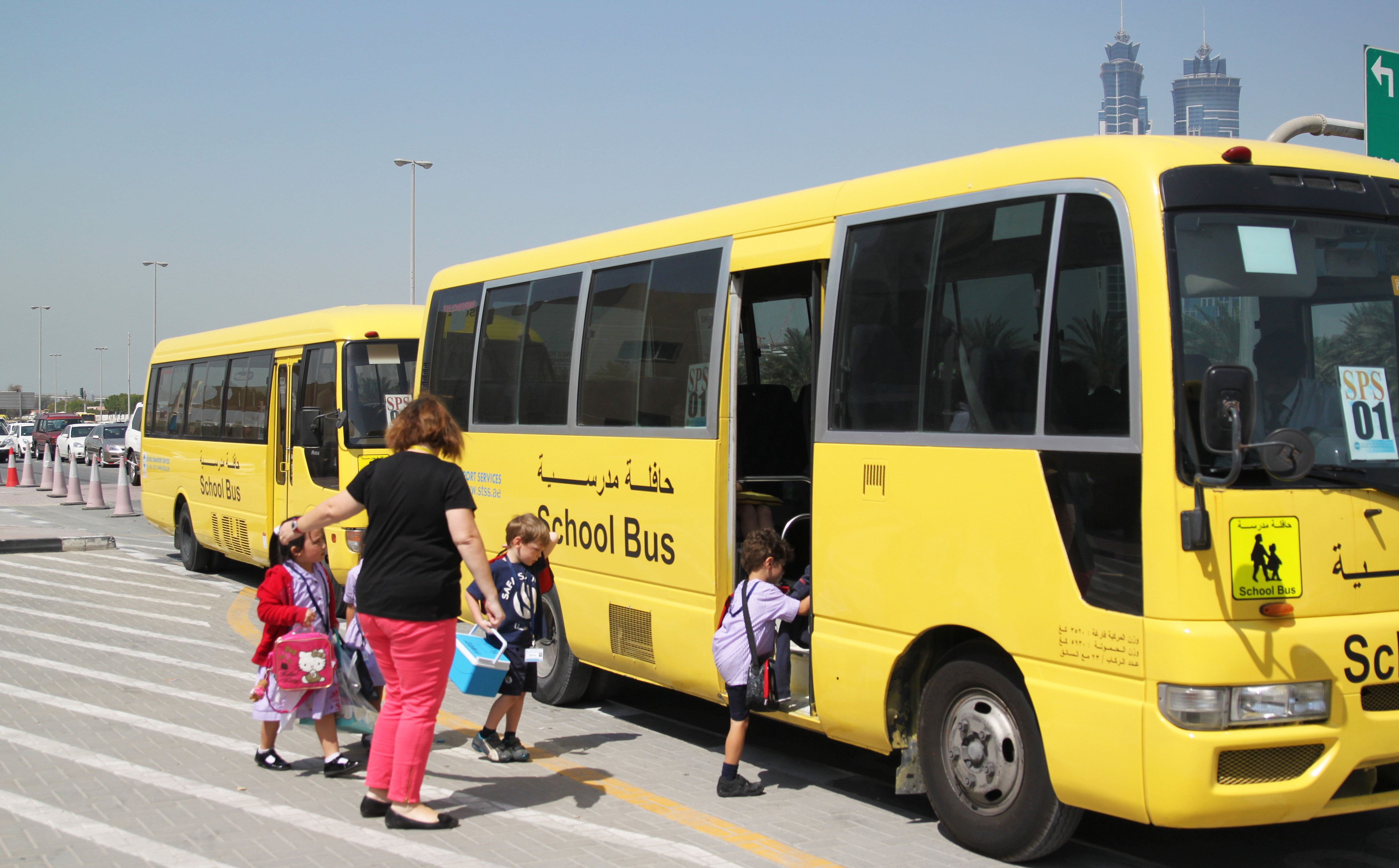 مطالبة بتشديد الرقابة على حافلات المدارس