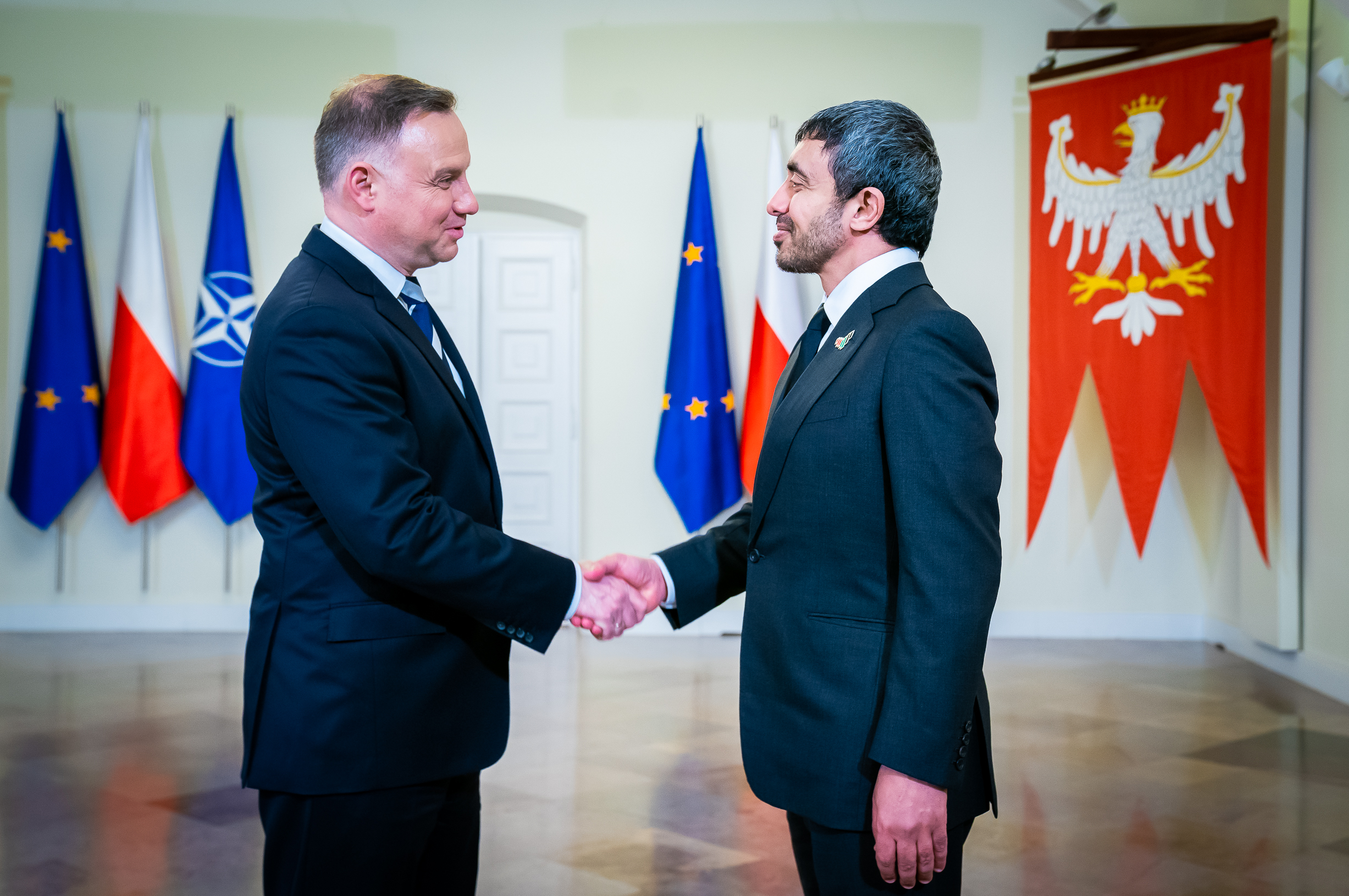 عبدالله بن زايد يلتقي وزير خارجية بولندا في وارسو