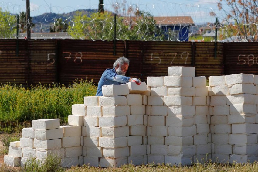 دعوى قضائية بشأن «جدار الجبن» على الحدود الأمريكية المكسيكية