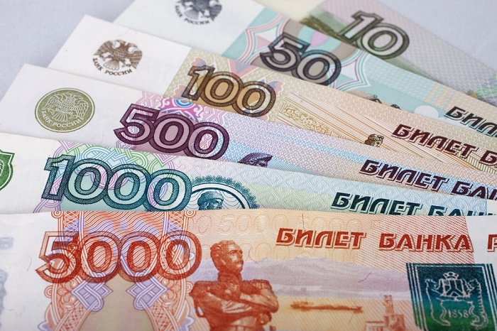الروبل الروسي ينخفض أمام الدولار و اليورو ببورصة موسكو