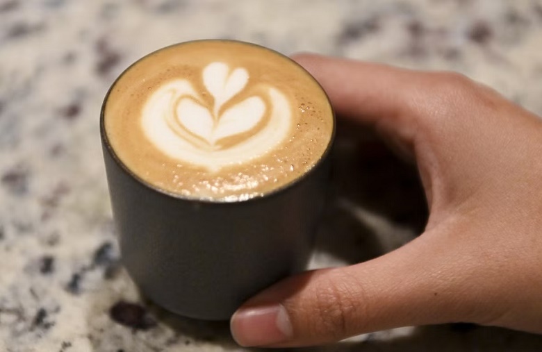 دراسة تكشف عن فوائد "مذهلة" لتناول القهوة بالحليب
