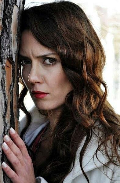 انتحار ممثلة تركية شهيرة بإطلاق النار على رأسها