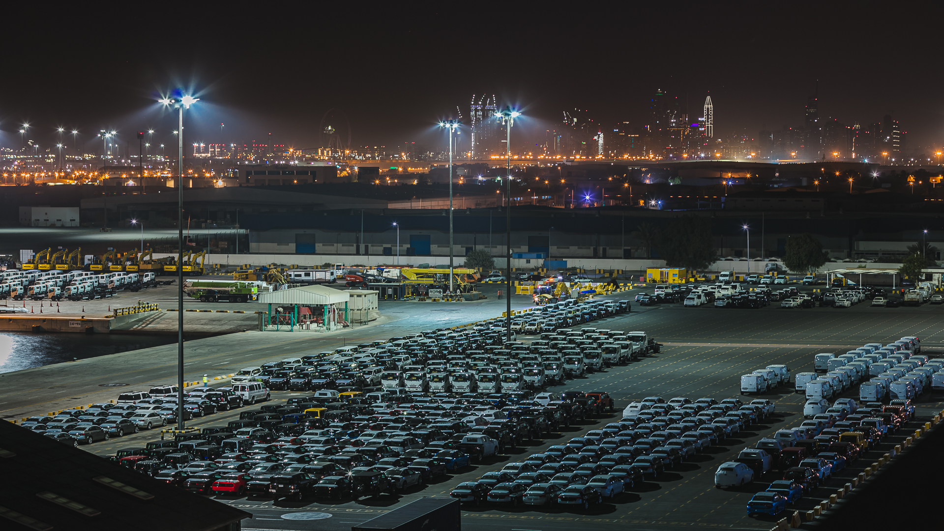 شراكة بين «جيفكو» وموانئ دبي العالمية لتقديم حلول تخزين السيارات في جبل علي