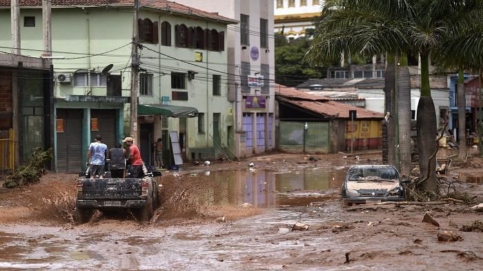 فيضانات عنيفة تشرد الآلاف في البرازيل